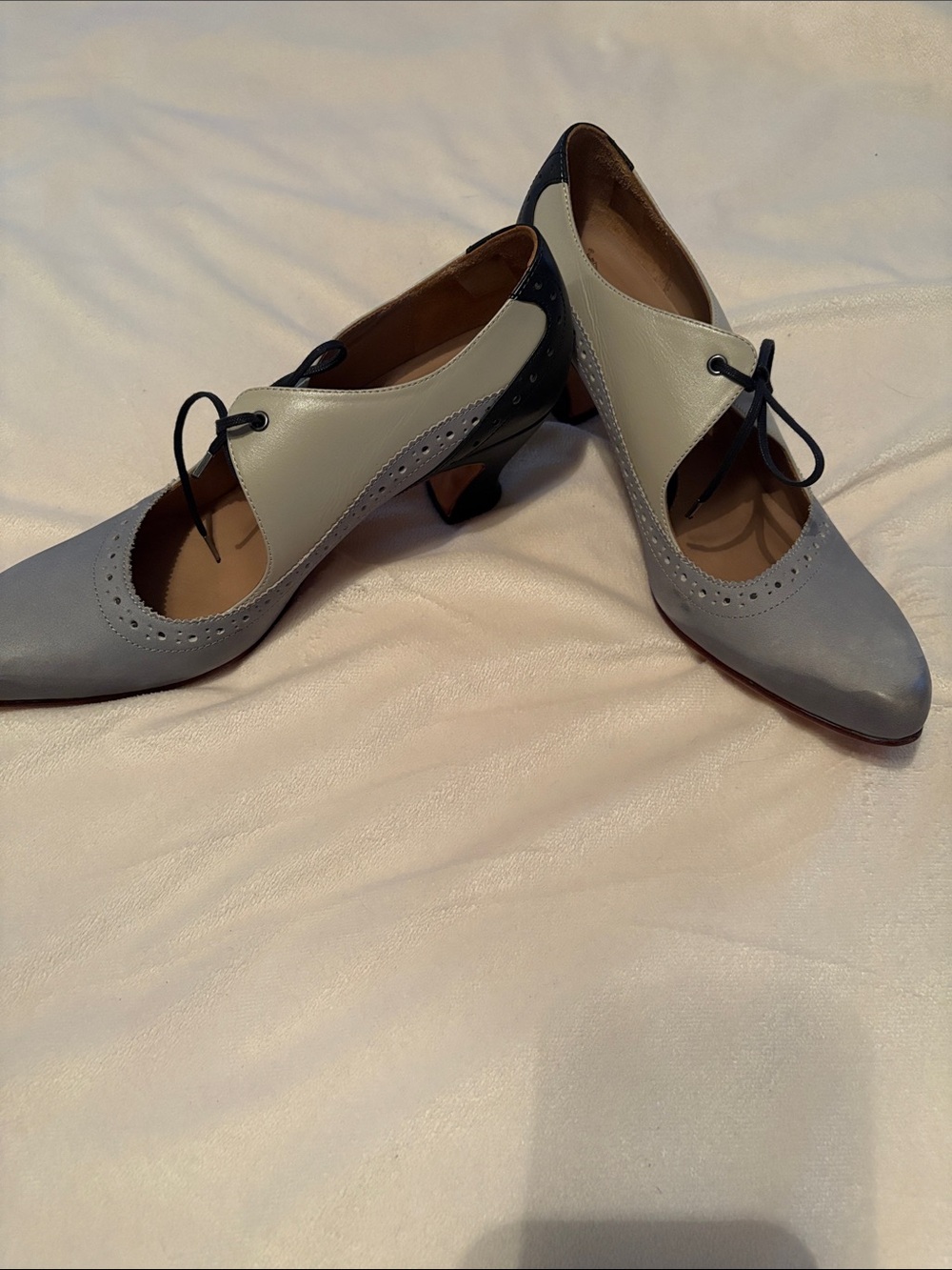 John Fluevog Two-Tone Women’s Lace-Up Pumps in Light Gray and Cream
